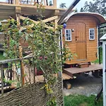 Schaeferwagen Mit Dachterrasse An Der Pferdekoppel Apartman Haus im Wald