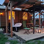 Schaeferwagen Mit Dachterrasse An Der Pferdekoppel Haus im Wald