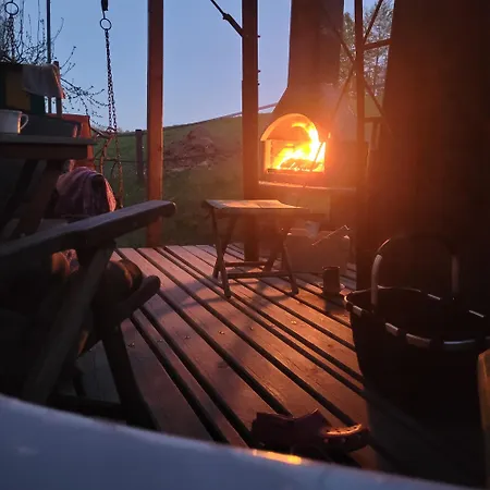 Schaeferwagen Mit Dachterrasse An Der Pferdekoppel * Haus im Wald