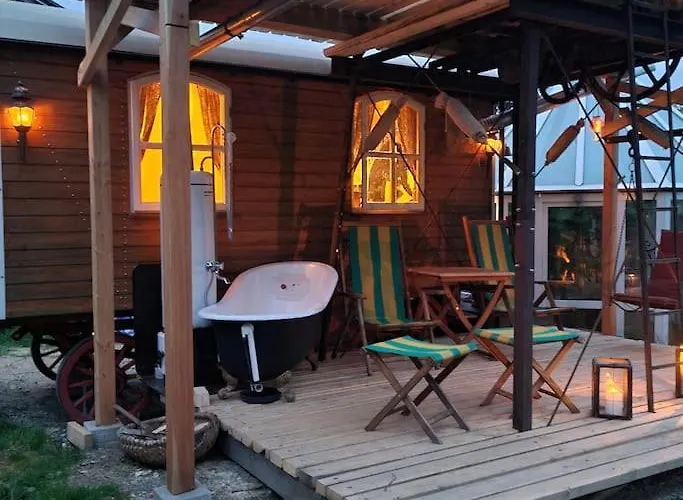 Schaeferwagen Mit Dachterrasse An Der Pferdekoppel Haus im Wald