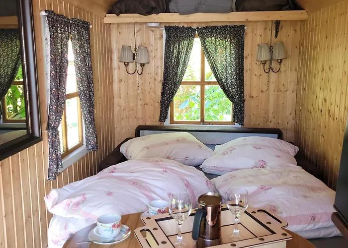Schaeferwagen Mit Dachterrasse An Der Pferdekoppel * Haus im Wald